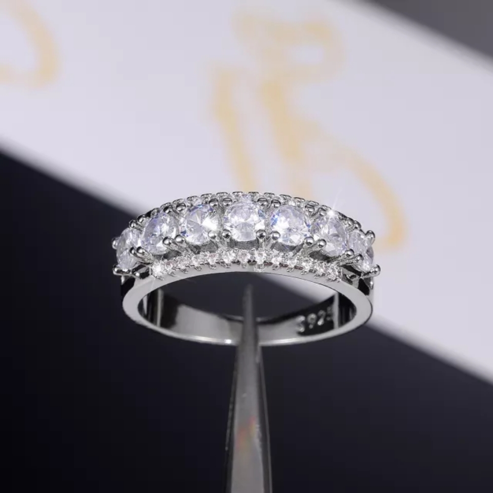New 925 Eternity Engagement Zircon Ring - Picture 3 of 7